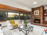 https://images.listonce.com.au/custom/160x/listings/4-the-wallaby-run-chirnside-park-vic-3116/949/01524949_img_03.jpg?uN2Q-c1aFLY