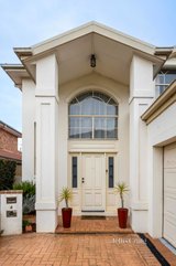 https://images.listonce.com.au/custom/160x/listings/4-tucker-way-macleod-vic-3085/761/01406761_img_03.jpg?L326J7ftuLA