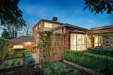 https://images.listonce.com.au/custom/160x/listings/4-tudor-road-doncaster-vic-3108/828/00542828_img_09.jpg?39behkDippg