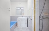 https://images.listonce.com.au/custom/160x/listings/4-twyford-street-box-hill-north-vic-3129/717/01822717_img_03.jpg?hDQFp-7oQ5E
