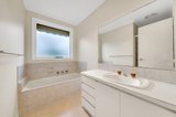 https://images.listonce.com.au/custom/160x/listings/4-tyrrell-close-corio-vic-3214/721/01698721_img_07.jpg?FEHLfJWU52c