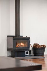 https://images.listonce.com.au/custom/160x/listings/4-vance-street-lilydale-vic-3140/097/01725097_img_06.jpg?5t3flXL0uI4