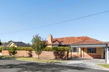 https://images.listonce.com.au/custom/160x/listings/4-warina-road-carnegie-vic-3163/372/01517372_img_02.jpg?HhbieY1WV6c