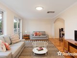 https://images.listonce.com.au/custom/160x/listings/4-wyuna-walk-mooroolbark-vic-3138/971/01524971_img_03.jpg?vviz9IuIkEM