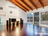 https://images.listonce.com.au/custom/160x/listings/4-wyuna-walk-mooroolbark-vic-3138/971/01524971_img_07.jpg?FAEeDpSdVjM