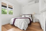https://images.listonce.com.au/custom/160x/listings/4-young-st-st-kilda-east-vic-3183/951/01905951_img_04.jpg?XAvM_o9eO9s