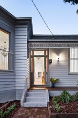 https://images.listonce.com.au/custom/160x/listings/40-alfred-street-north-melbourne-vic-3051/129/01126129_img_15.jpg?sewoZZN_4oo