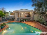 https://images.listonce.com.au/custom/160x/listings/40-carronvale-road-mooroolbark-vic-3138/007/01525007_img_01.jpg?dtzpvKfNC3o