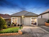 https://images.listonce.com.au/custom/160x/listings/40-ellenvale-avenue-pascoe-vale-south-vic-3044/677/00847677_img_01.jpg?IrYKcQpXLtk