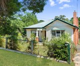 https://images.listonce.com.au/custom/160x/listings/40-greenhill-avenue-castlemaine-vic-3450/636/00760636_img_01.jpg?1fDB_K2wUJg