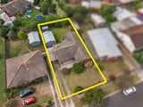 https://images.listonce.com.au/custom/160x/listings/40-hibiscus-crescent-newcomb-vic-3219/757/01698757_img_11.jpg?SPCgkvqbS4o