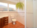 https://images.listonce.com.au/custom/160x/listings/40-mccurdy-road-herne-hill-vic-3218/886/01699886_img_05.jpg?jWDPaj0g-nk
