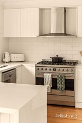 https://images.listonce.com.au/custom/160x/listings/40-seccull-drive-chelsea-heights-vic-3196/442/01981442_img_05.jpg?9Y6qyc5qtws