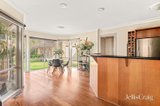 https://images.listonce.com.au/custom/160x/listings/40-weymar-street-cheltenham-vic-3192/652/01949652_img_05.jpg?3sxFAIdYUE8