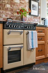 https://images.listonce.com.au/custom/160x/listings/40-williams-road-don-valley-vic-3139/932/01814932_img_10.jpg?nK-fIR9Lbco
