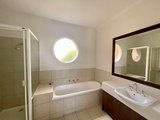 https://images.listonce.com.au/custom/160x/listings/40-wright-street-bentleigh-vic-3204/215/01910215_img_04.jpg?o8WOOnclF60