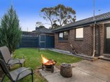 https://images.listonce.com.au/custom/160x/listings/40-zina-grove-mooroolbark-vic-3138/321/01524321_img_14.jpg?G8rYQNDZWwY