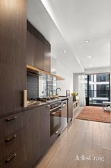 https://images.listonce.com.au/custom/160x/listings/40158-queens-parade-fitzroy-north-vic-3068/009/01973009_img_07.jpg?AU1nVJkYya4