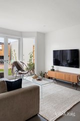https://images.listonce.com.au/custom/160x/listings/402-st-georges-road-thornbury-vic-3071/139/01931139_img_14.jpg?8ZLOroxteXw