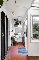 https://images.listonce.com.au/custom/160x/listings/403-fitzroy-street-fitzroy-vic-3065/697/01751697_img_06.jpg?rO2xAKI65gA