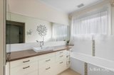 https://images.listonce.com.au/custom/160x/listings/404-highbury-road-mount-waverley-vic-3149/703/01748703_img_09.jpg?q8fpWmp5H-k