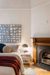 https://images.listonce.com.au/custom/160x/listings/407-napier-street-fitzroy-vic-3065/250/01913250_img_09.jpg?DuXfyrXe8aE