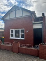https://images.listonce.com.au/custom/160x/listings/41-hawthorn-road-northcote-vic-3070/015/01812015_img_04.jpg?Q0v9SsPI9gI