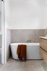 https://images.listonce.com.au/custom/160x/listings/41-highfield-road-canterbury-vic-3126/866/01718866_img_19.jpg?pVRaBwP28yM