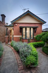 https://images.listonce.com.au/custom/160x/listings/41-mitchell-street-brunswick-vic-3056/239/01127239_img_15.jpg?gr9fYjRFcPg