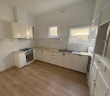 https://images.listonce.com.au/custom/160x/listings/41-rennie-street-thornbury-vic-3071/445/01733445_img_01.jpg?CU6TITk9zEo