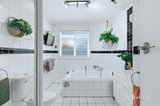 https://images.listonce.com.au/custom/160x/listings/41-waters-drive-seaholme-vic-3018/182/01916182_img_14.jpg?7U1XBF39P9M