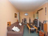https://images.listonce.com.au/custom/160x/listings/410-blenheim-road-newport-vic-3015/157/01614157_img_02.jpg?o5d3WgsL5go