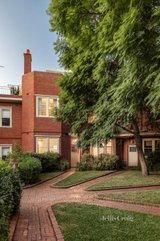 https://images.listonce.com.au/custom/160x/listings/4100-110-curzon-street-north-melbourne-vic-3051/379/01691379_img_13.jpg?MS7pukvvNn0