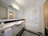 https://images.listonce.com.au/custom/160x/listings/4100-coventry-street-south-melbourne-vic-3205/428/01087428_img_06.jpg?HPFJcl8jVWk