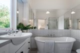 https://images.listonce.com.au/custom/160x/listings/411-mitcham-road-mitcham-vic-3132/271/00889271_img_10.jpg?-dPQmjjAJBo