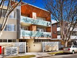 https://images.listonce.com.au/custom/160x/listings/4115-tennyson-street-elwood-vic-3184/455/01794455_img_08.jpg?-AG5U8Lc1ug
