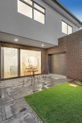 https://images.listonce.com.au/custom/160x/listings/414-elvie-street-doncaster-east-vic-3109/991/01292991_img_11.jpg?MBrNWRjnpKA