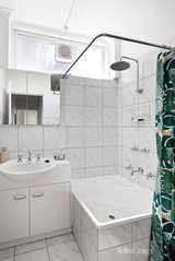 https://images.listonce.com.au/custom/160x/listings/414-the-esplanade-clifton-hill-vic-3068/379/01927379_img_05.jpg?XeCEa49vDTQ