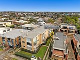 https://images.listonce.com.au/custom/160x/listings/417a-the-esplanade-geelong-vic-3220/654/01698654_img_09.jpg?lEpjK7VMJbI