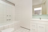https://images.listonce.com.au/custom/160x/listings/4181-bay-street-port-melbourne-vic-3207/803/01815803_img_01.jpg?hY7NljgQ7uk