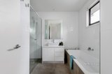 https://images.listonce.com.au/custom/160x/listings/41b-huntley-road-bentleigh-vic-3204/041/01015041_img_14.jpg?lzAwhTfU_j4