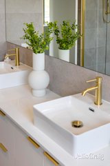 https://images.listonce.com.au/custom/160x/listings/42-harrison-street-mitcham-vic-3132/131/01986131_img_12.jpg?9NS9ixjcrbE
