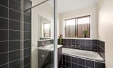 https://images.listonce.com.au/custom/160x/listings/42-hedwig-drive-mooroolbark-vic-3138/243/01976243_img_04.jpg?yXKulQ3HCwY