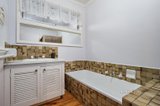 https://images.listonce.com.au/custom/160x/listings/42-high-street-seville-east-vic-3139/543/01520543_img_07.jpg?SZigfOPQ3f0