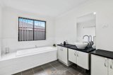 https://images.listonce.com.au/custom/160x/listings/42-moorhen-drive-lara-vic-3212/952/00816952_img_08.jpg?0qtdRrf3DCc