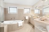https://images.listonce.com.au/custom/160x/listings/42-panoramic-grove-glen-waverley-vic-3150/947/01947947_img_18.jpg?yzN7gTWDLEI