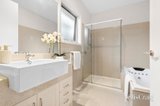 https://images.listonce.com.au/custom/160x/listings/42-panoramic-grove-glen-waverley-vic-3150/947/01947947_img_24.jpg?iBPJsfI4Xz0