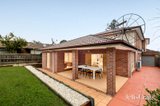 https://images.listonce.com.au/custom/160x/listings/42-panoramic-grove-glen-waverley-vic-3150/947/01947947_img_26.jpg?_obMQ-Jy6_M