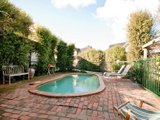 https://images.listonce.com.au/custom/160x/listings/42-whitehorse-road-blackburn-vic-3130/000/01744000_img_07.jpg?-G3VHn6B0PI
