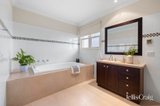 https://images.listonce.com.au/custom/160x/listings/42-windsor-avenue-mckinnon-vic-3204/912/01977912_img_13.jpg?Mv4ZaiCm0U4